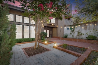 704 Oakwood Trail, Fort Worth, TX 76112