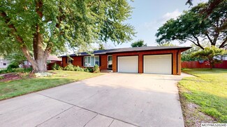 1709 Hillcrest Dr, Mason City, IA 50401