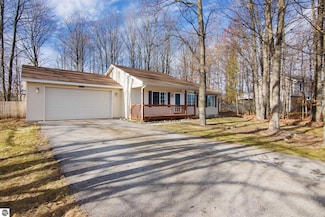 2352 Grouse Dr, Traverse City, MI 49685