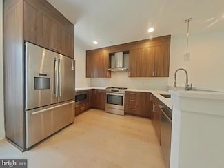 702 12 N Front St Unit 2, Philadelphia, PA 19123