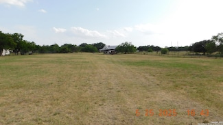 210 Deer Run St, Pleasanton, TX 78064
