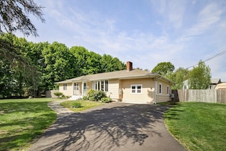 527 Brayton Ave, Somerset, MA 02726