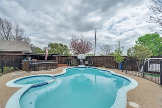 2032 E Branch Hollow Dr, Carrollton, TX 75007