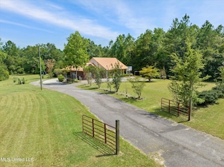 5701 Juniper Dr, Vancleave, MS 39565