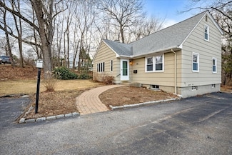 52 Wyoming Dr, Holden, MA 01520