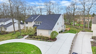 5322 Pond Bluff Dr, West Bloomfield, MI 48323