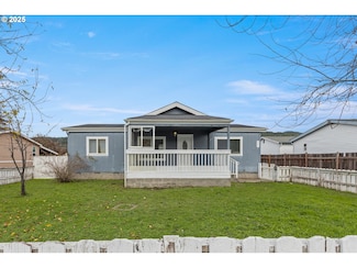 201 Heavenly Ct, Sutherlin, OR 97479