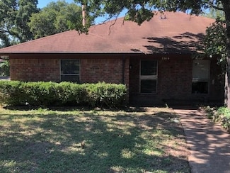7010 Lincoln Dr, North Richland Hills, TX 76182