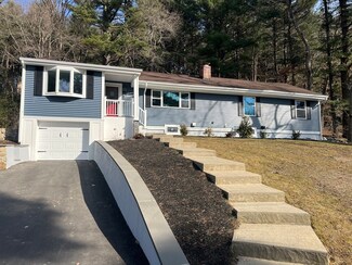 13 Hemlock Ln, Bedford, MA 01730