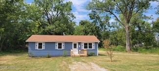 208 Walnut St, Bunceton, MO 65237