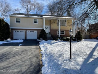 43 Delafield Dr, Albany, NY 12205