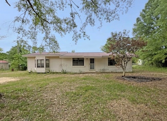 62 Bayview Dr, Laurel Hill, FL 32567