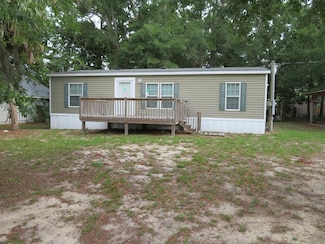 1611 Rives Ave, Steinhatchee, FL 32359