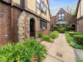 35-05 167th St Unit 4, Flushing, NY 11358