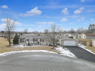 1239 Paul Revere Dr, Walnutport, PA 18088
