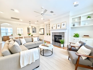 3919 Floyd St, Houston, TX 77007