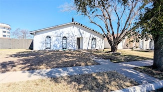 858 Pinehill Ln, Grand Prairie, TX 75052