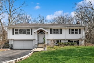 871 S Green Bay Rd, Lake Forest, IL 60045