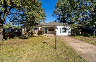 825 W Granite St, Siloam Springs, AR 72761