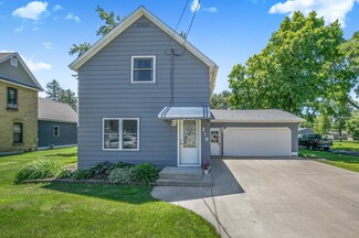 216 1st St SW, Melrose, MN 56352