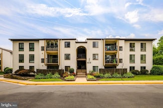 615 Center St Unit T3, Herndon, VA 20170