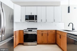2048 N 3rd St, Philadelphia, PA 19122