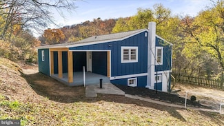 679 Winchester Grade Rd, Berkeley Springs, WV 25411