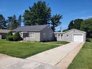 2309 Holland St, Rockford, IL 61102