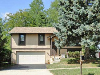65 Woodview Ln, Algonquin, IL 60102