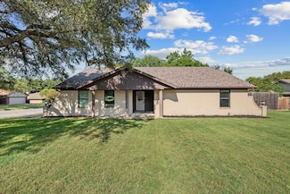 1001 Hyde Park Blvd, Cleburne, TX 76033