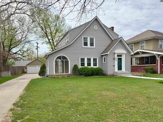 105 Crescent Blvd, Hutchinson, KS 67502