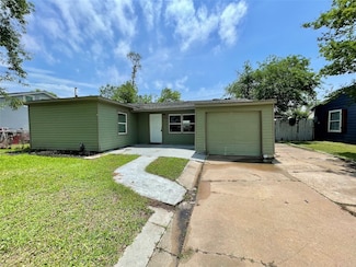 715 W 10th St, Freeport, TX 77541
