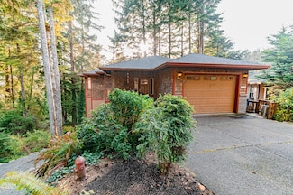 2278 NE Hotspur Ln, Lincoln City, OR 97367
