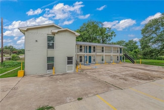 615 San Jacinto Ln, Bryan, TX 77803