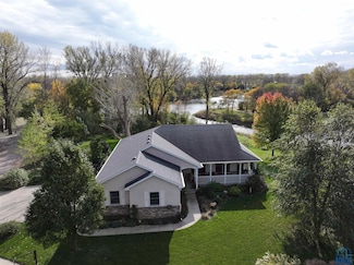 101 Shore Place Ct, South Sioux City, NE 68776