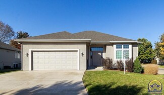 2452 SW Queens Way, Topeka, KS 66614