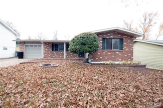 8827 Sumter Dr, Saint Louis, MO 63136