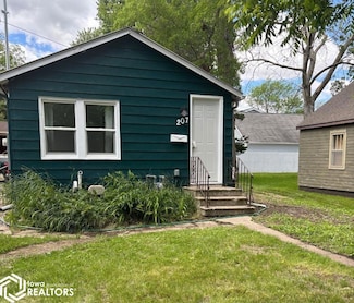 207 S 10th St, Clear Lake, IA 50428
