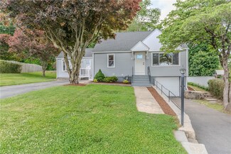 99 Westfield Dr, Cranston, RI 02920