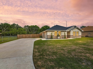 709 Chad St, Italy, TX 76651