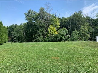 1035 Woodberry Ln, Charleston, IL 61920
