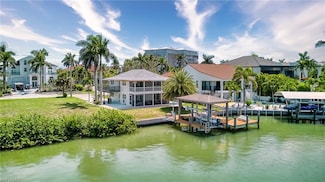 31 W Pelican St, Naples, FL 34113