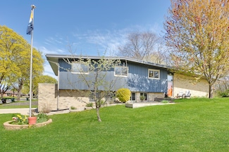 3201 E Denton Ave, Saint Francis, WI 53235