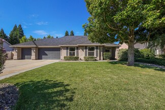 2990 Western Oak Dr, Redding, CA 96002