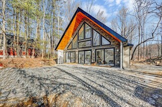 2215 High Point Dr, Lake Ariel, PA 18436