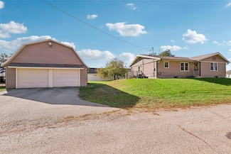 104 Walnut St NW, Blairstown, IA 52209