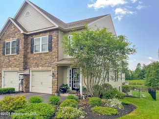 221 Twins Ln, Mountain Top, PA 18707