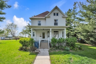 714 Sheridan St, Chenoa, IL 61726