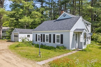 37 Robin St, Franklin, NH 03235