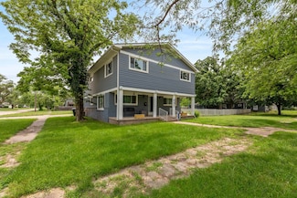 402 Pine St, Halstead, KS 67056